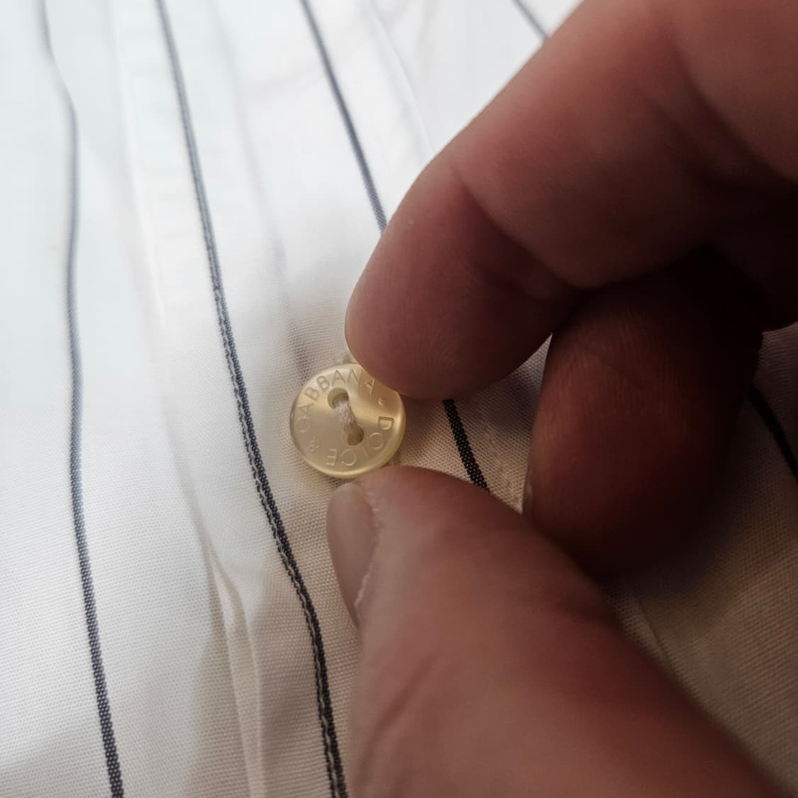 돌체엔가바나 골드 화이트 스트라이프 팔 DG로고 셔츠  상품이미지6