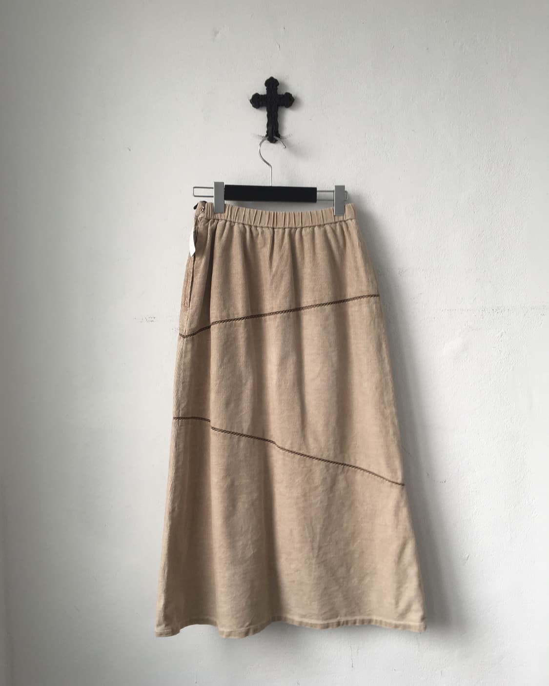 Line detail corduroy skirt 상품이미지2