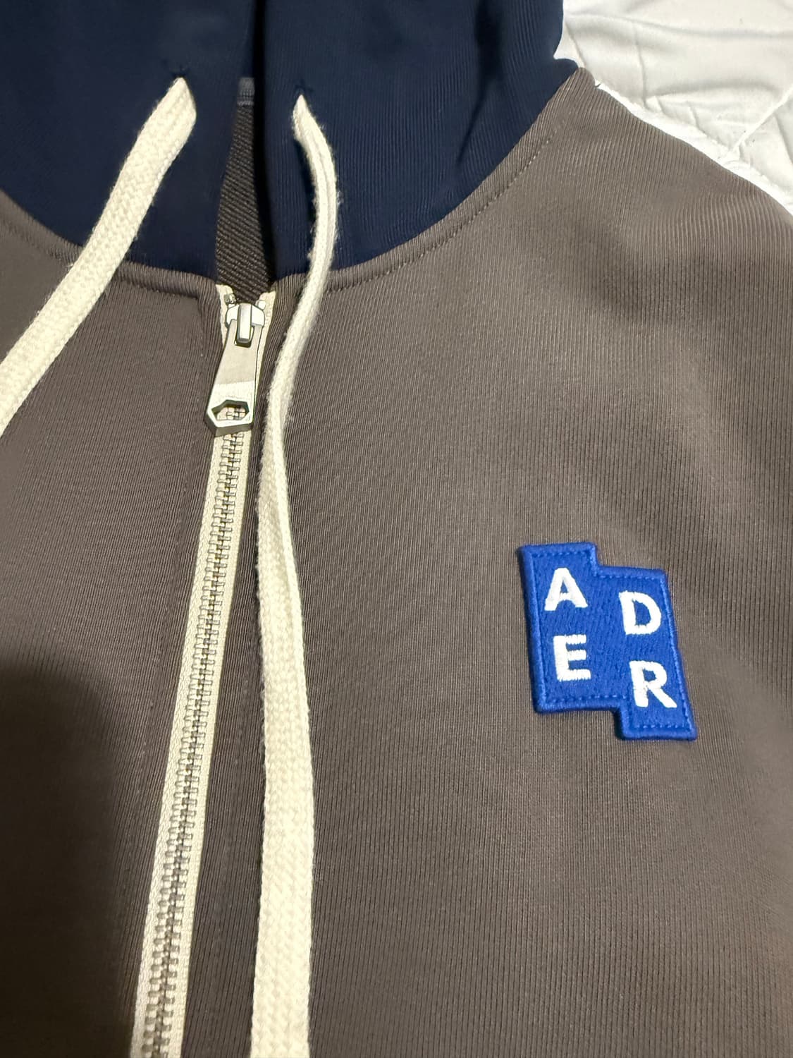 아더에러 시그니피컨트 TRS 태그 후드 집업 02 차콜 상품이미지3