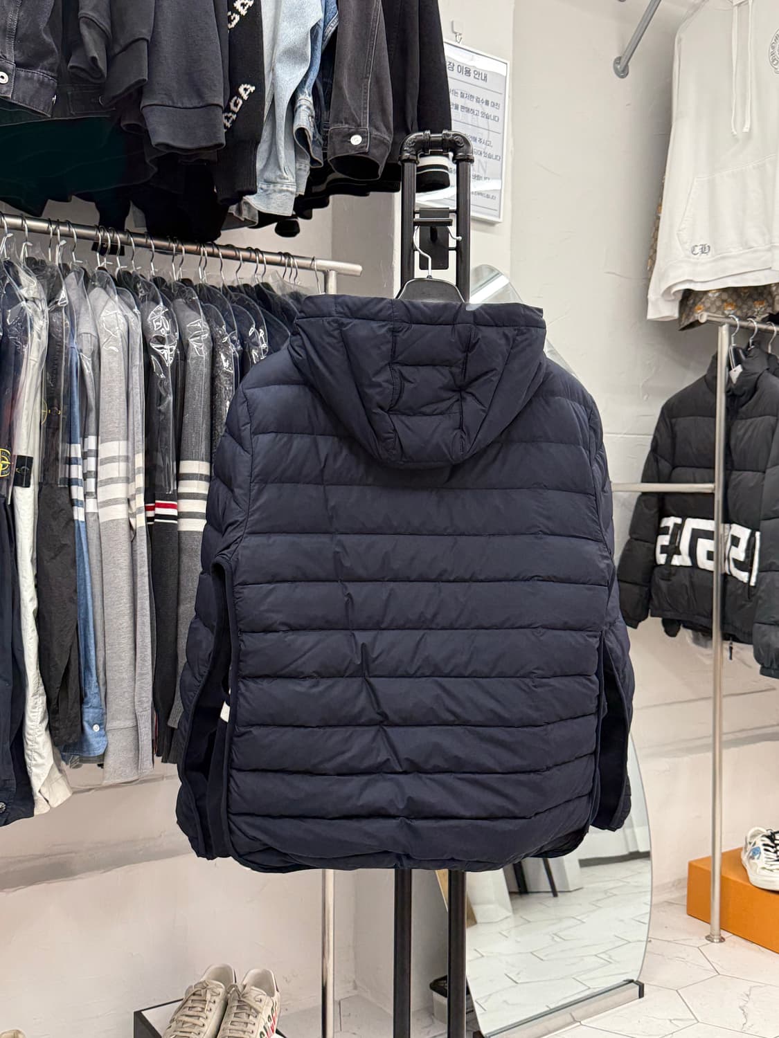 [2] 톰브라운 사선 후드 경량패딩 상품이미지2