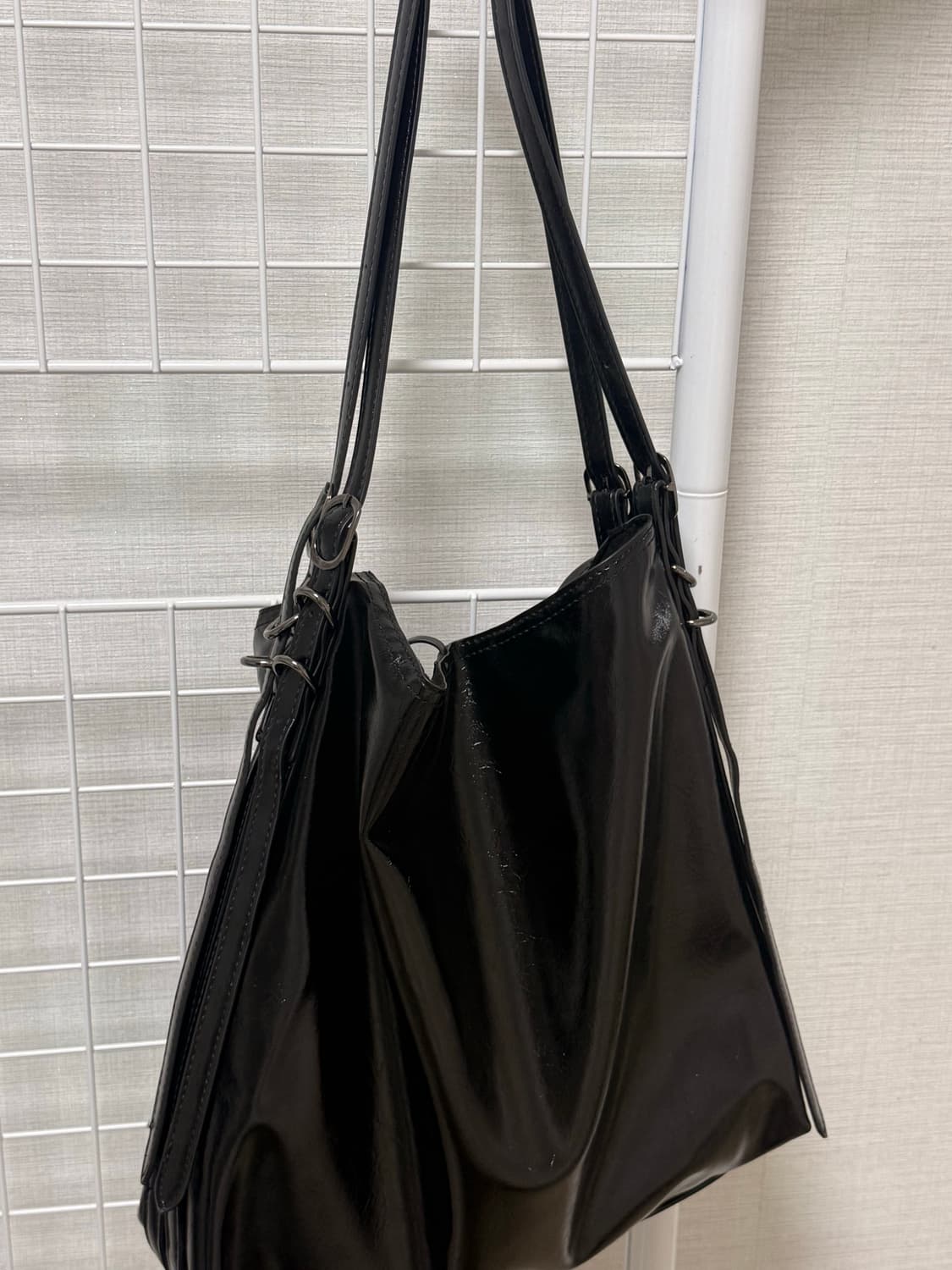 버클 버킷백 블랙 상품이미지3