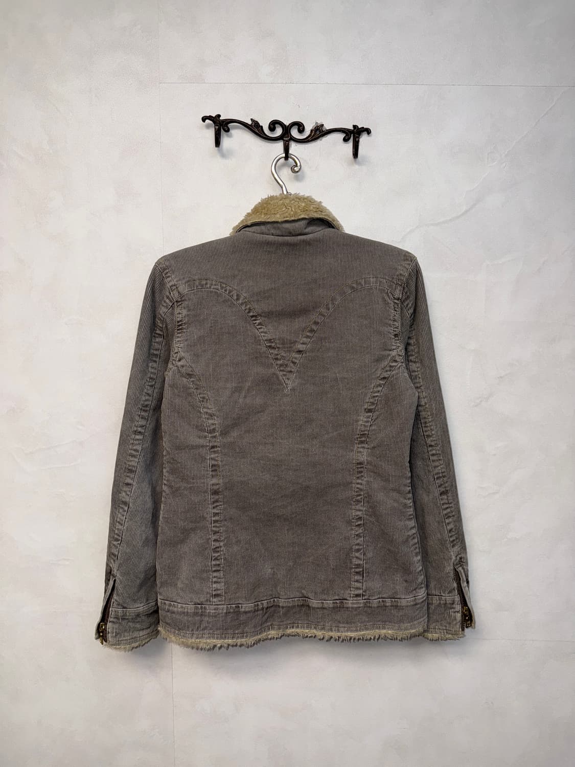 Levi’s gray corduroy fur padded jacket 상품이미지3