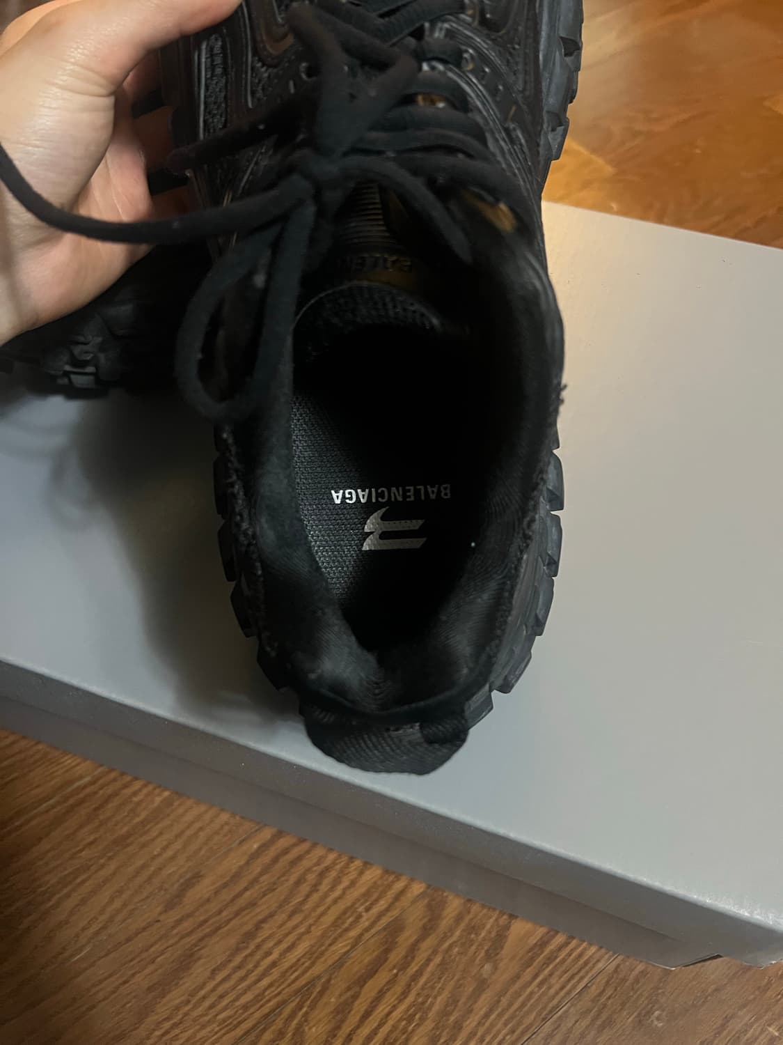 발렌시아가 디펜더 42 상품이미지2