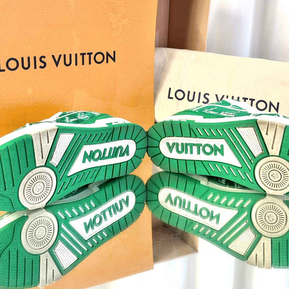 (260) 루이비통 벨벳 트레이너 스니커즈 그린 상품이미지8