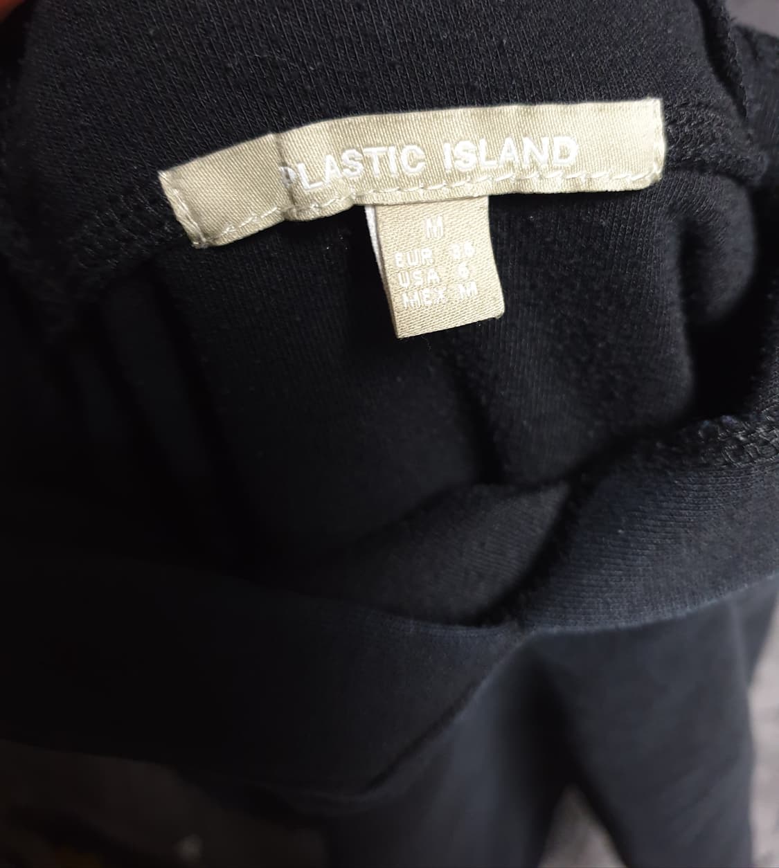 플라스틱아일랜드 크롭 가오리핏 후드티 블랙 (M) 상품이미지3