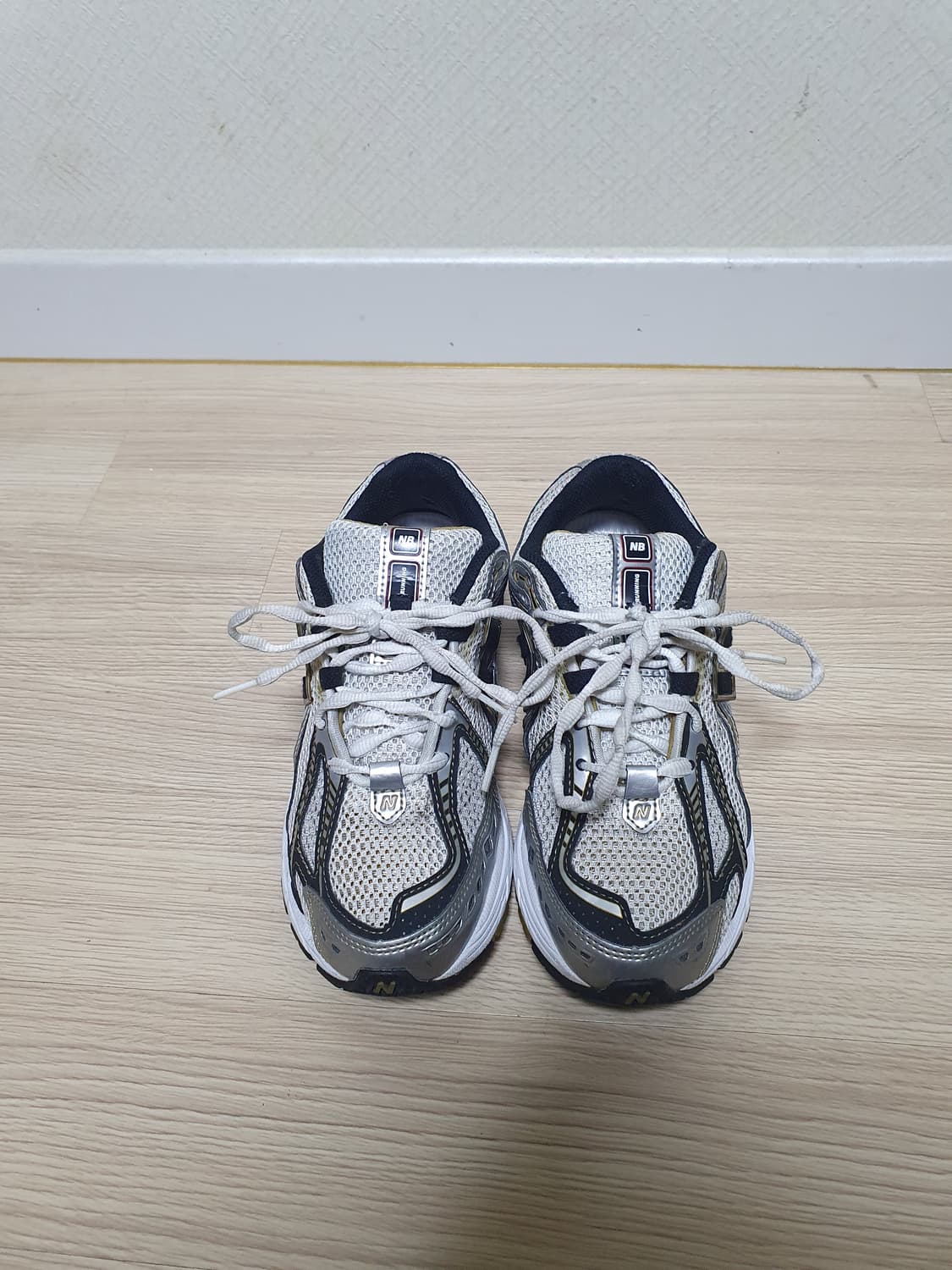 뉴발란스 1906R 실버 운동화 240 상품이미지3