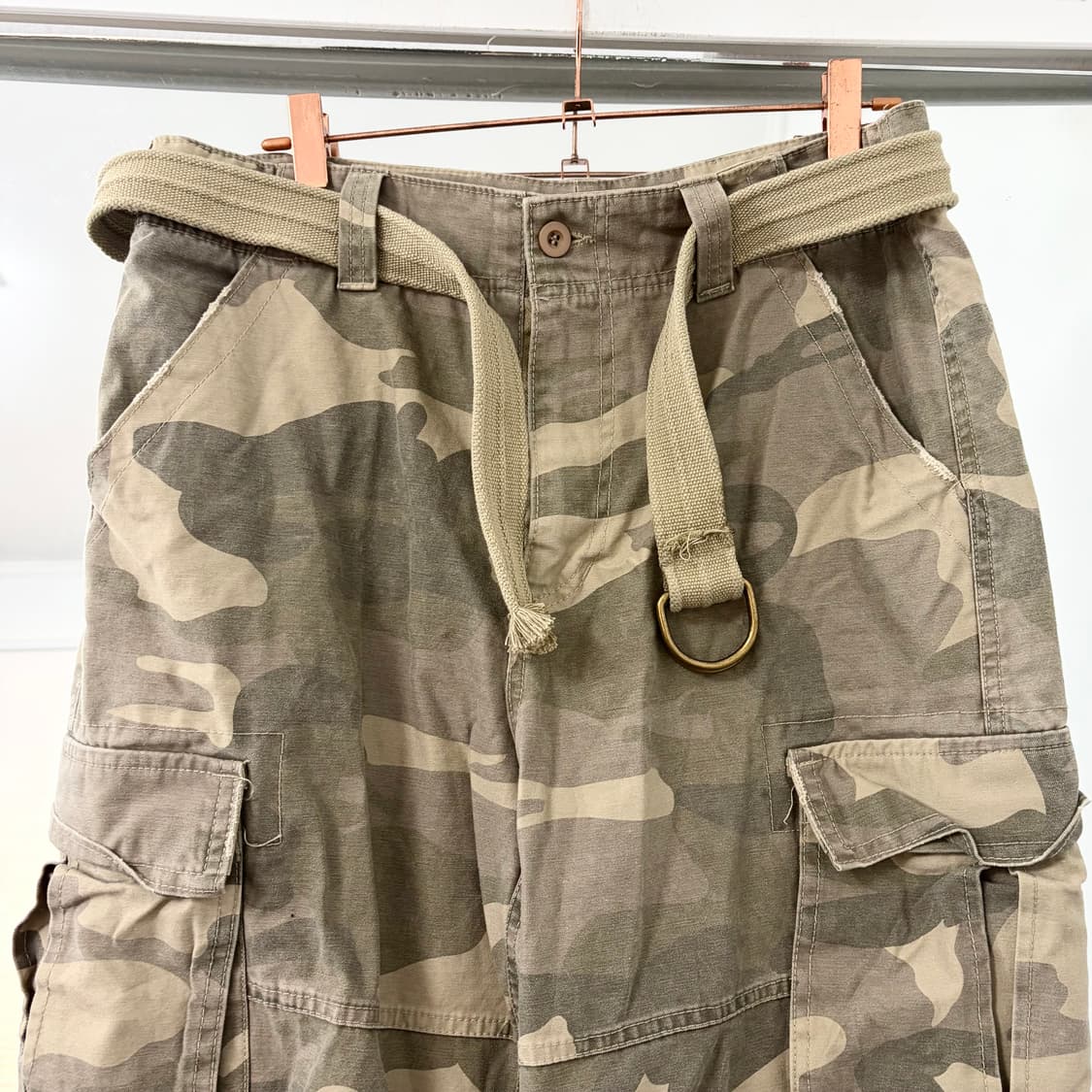 벨티드 카모 와이드 카고 팬츠 상품이미지6