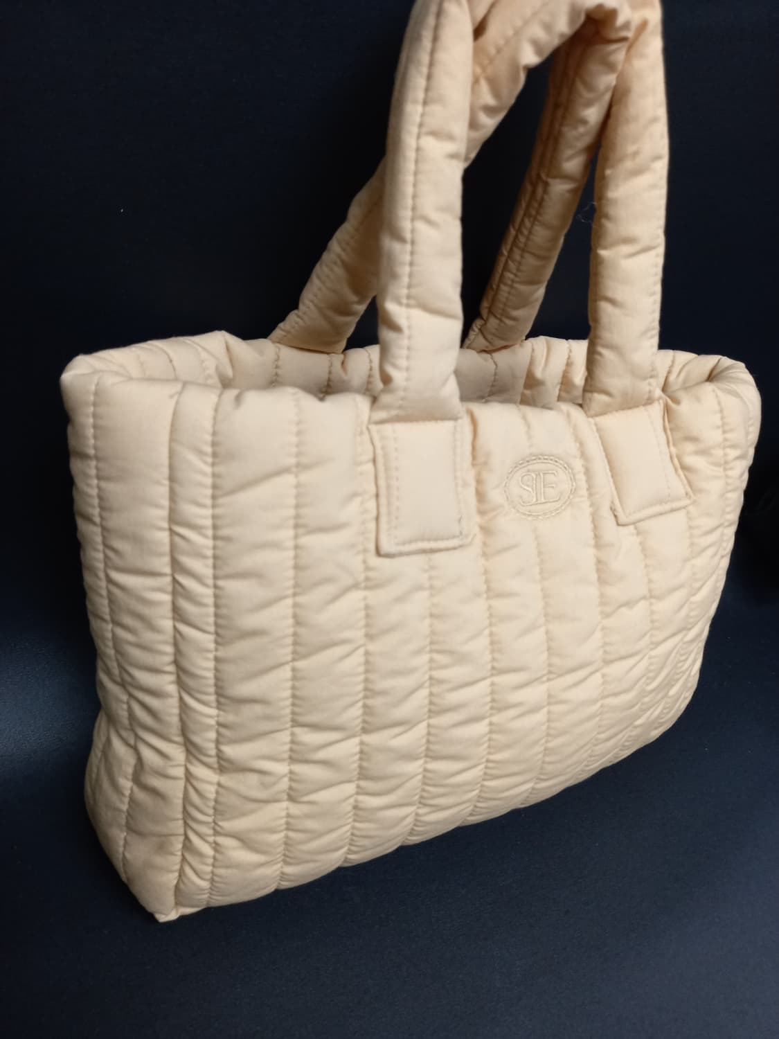 씨엔느 패딩 퀄팅 토트백 상품이미지3