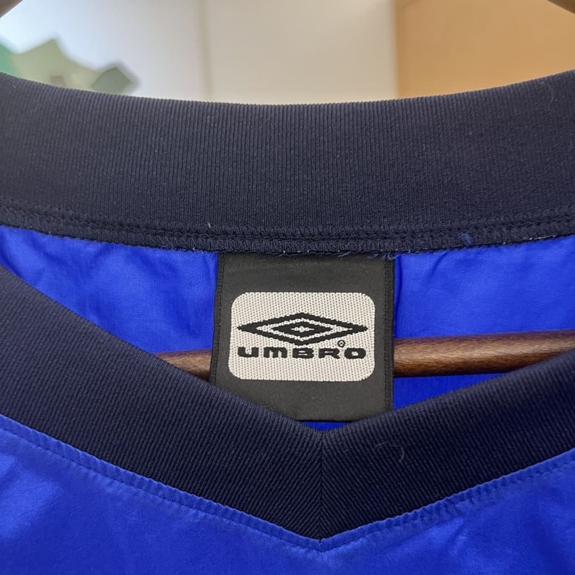 엄브로 올드스쿨 레트로 90's 빅로고 바람막이 웜업 100 C10540 상품이미지5