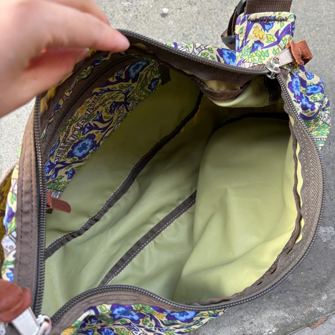 Gregory 그레고리 플라워 패턴 크로스백 가방 상품이미지7