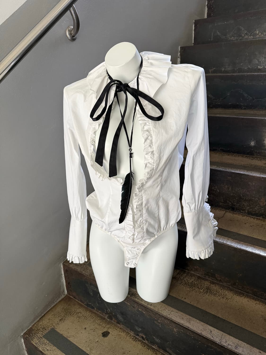 앤드뮐미스터 블랙 페더 스트랩 목걸이 상품이미지1