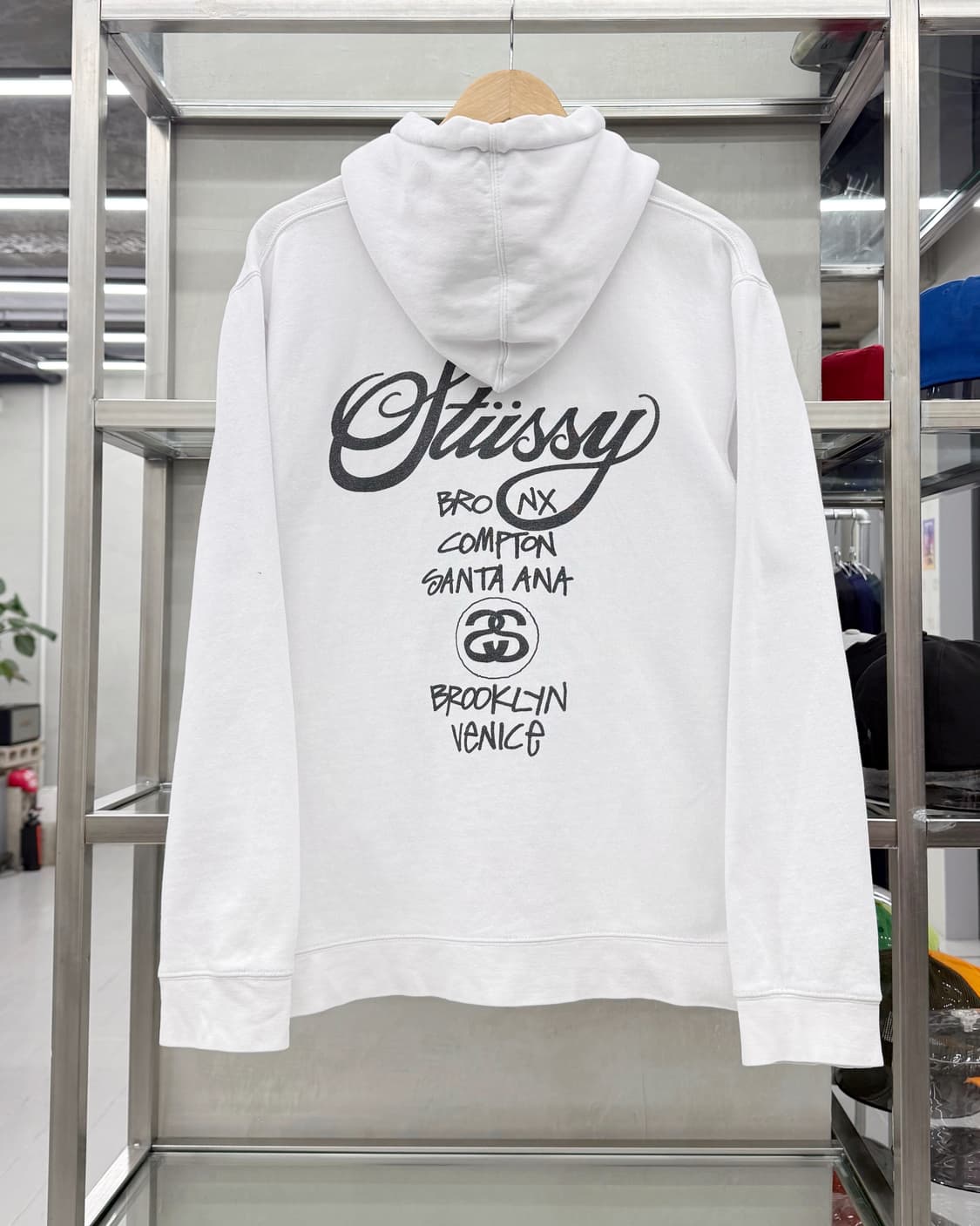 스투시 월드투어 빅로고 스웻 후드티 화이트 상품이미지1