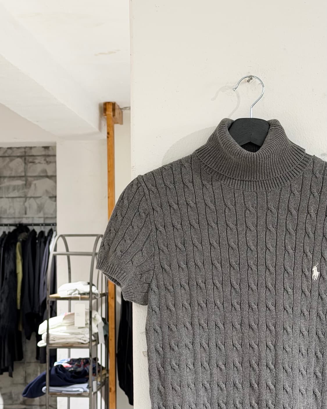 폴로 랄프로렌 스포츠 그레이 코튼 케이블 하이넥 반팔 니트 상품이미지2