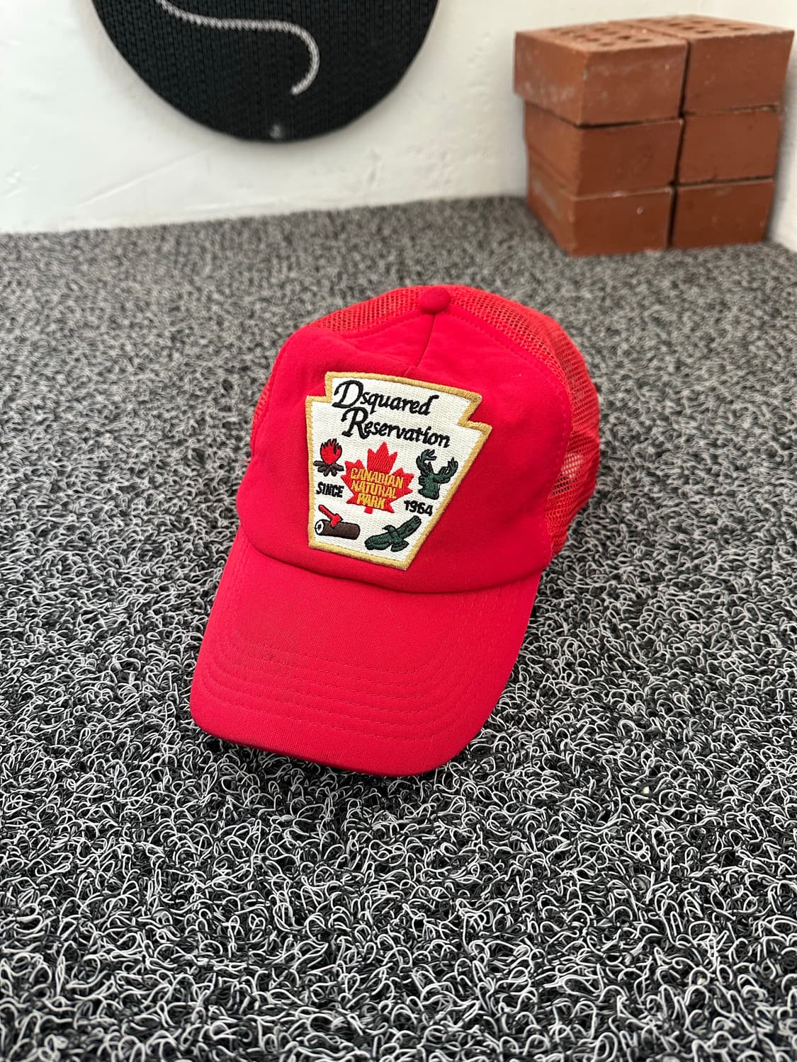 디스퀘어드2 레드 트러커햇 상품이미지1