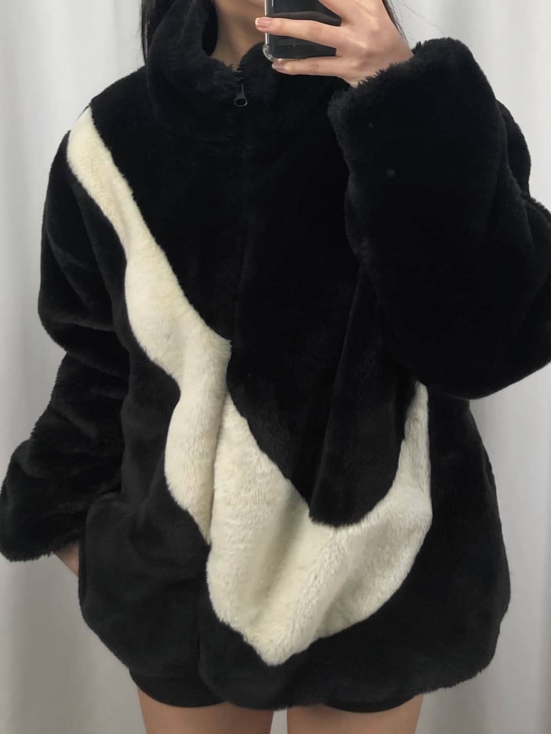 나이키 빅스우시 블랙 퍼 자켓 상품이미지2