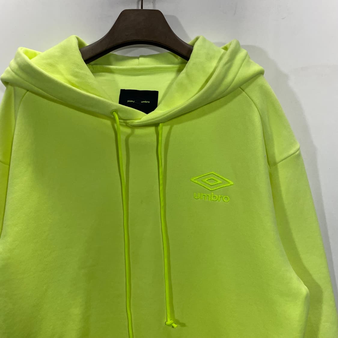 Juun.J 준지 x 엄브로 백로고 후드티 상품이미지2