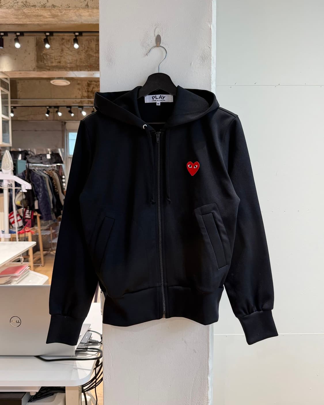 꼼데가르송 플레이 블랙 레드 하트 와펜 블랙 후드집업 상품이미지2