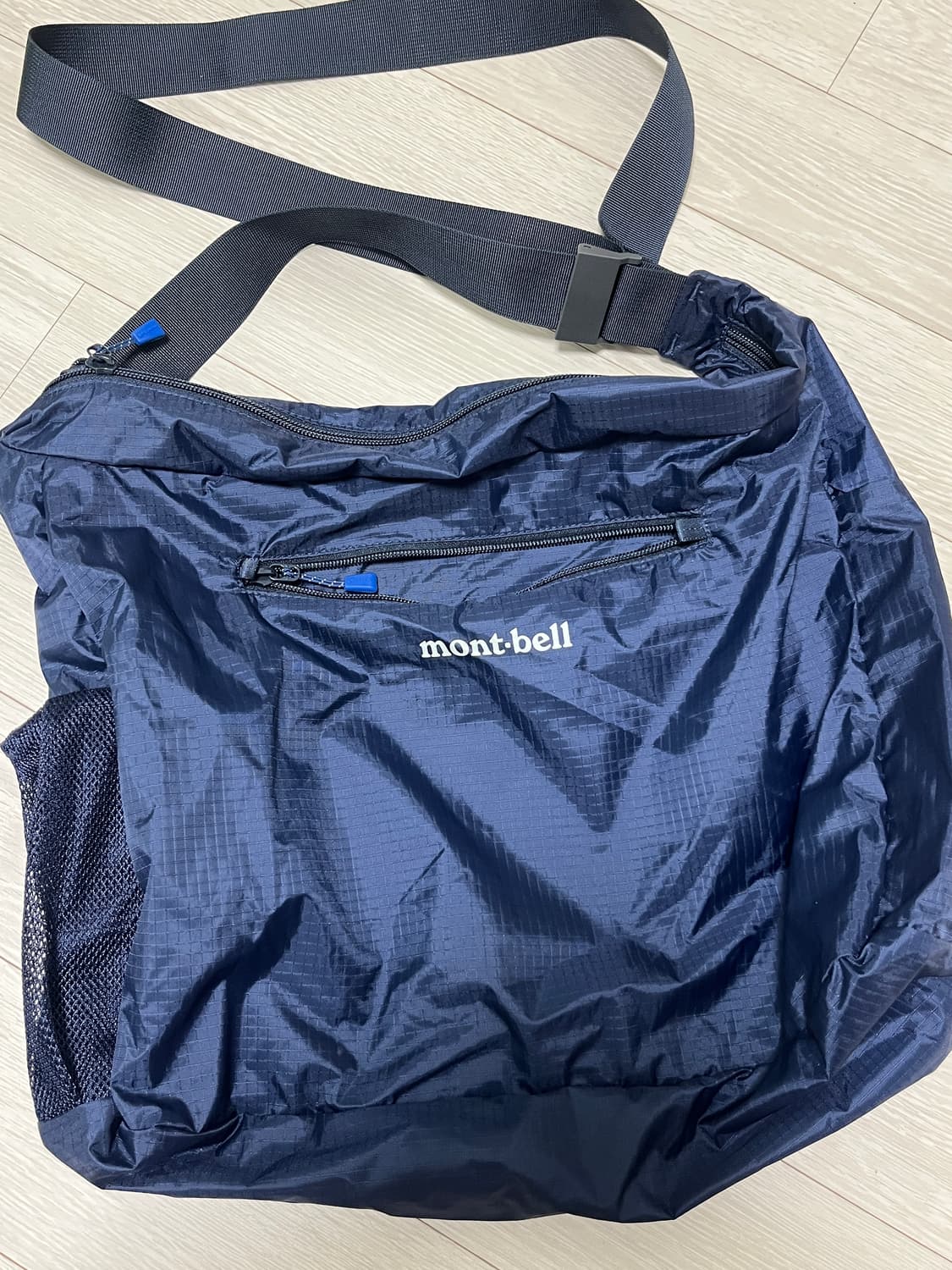 몽벨 포켓터블 라이트 숄더백 네이비 L 상품이미지1