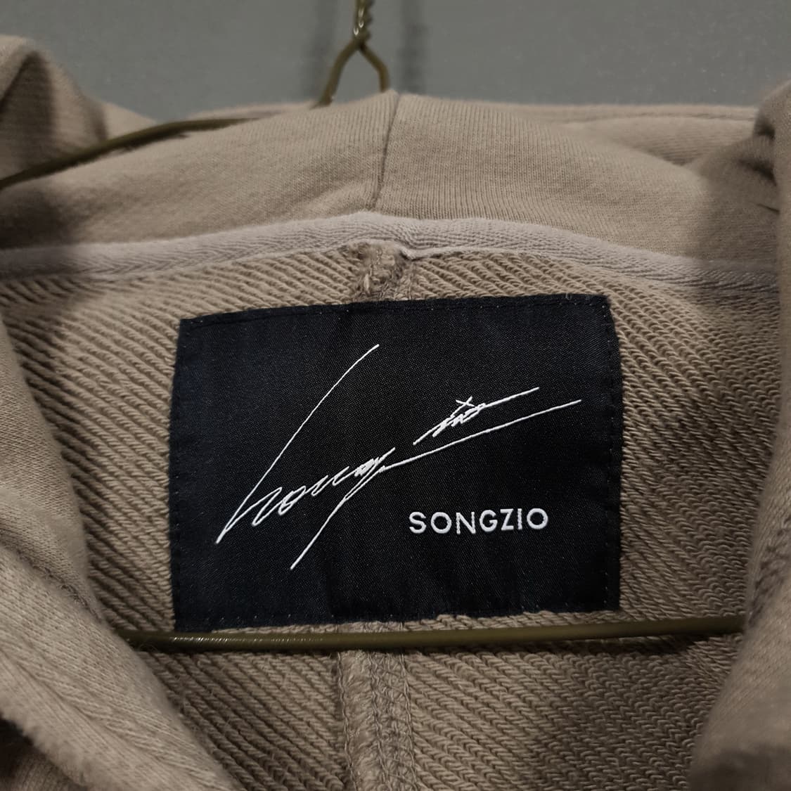 M (95) 송지오 옴므 멀티 자수 패치 포인트 후드집업 베이지 정품 상품이미지7