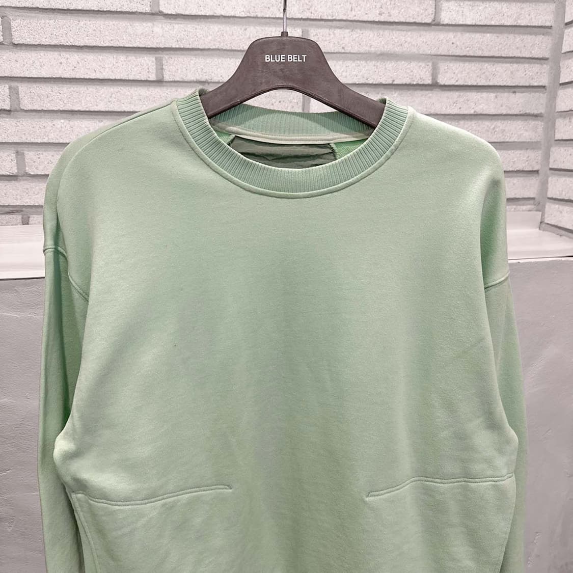 TIME 타임 맨투맨 밑단 레이어드 스트링 배색 디테일 연그린 상품이미지4