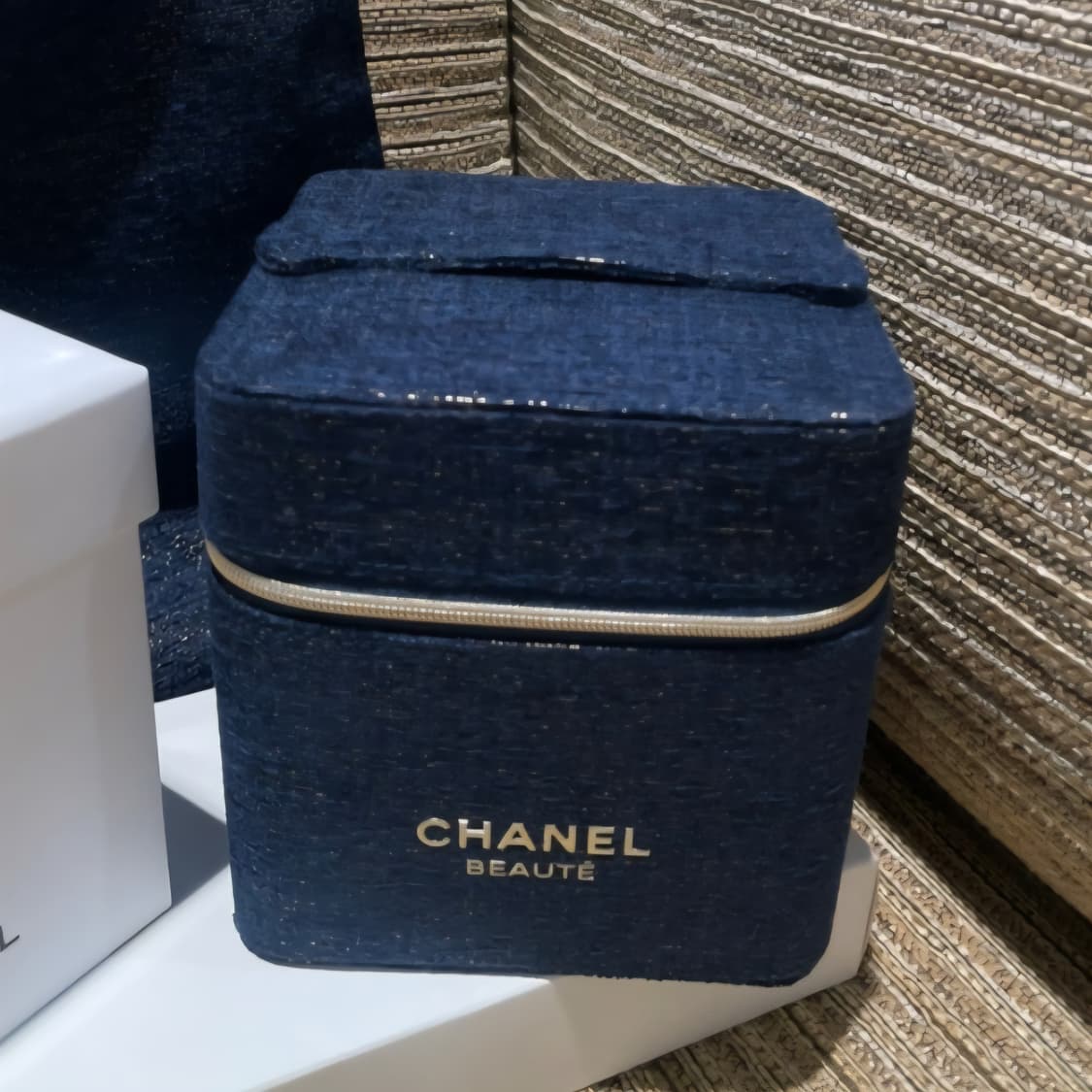 샤넬 23년 트위드 베니티 파우치+에코백+헤어악세사리 상품이미지2