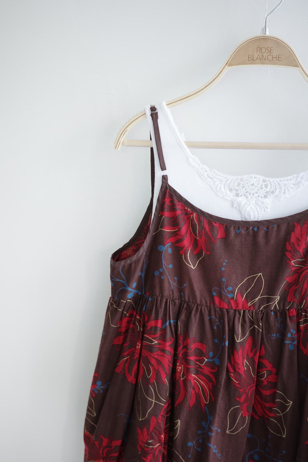 AS KNOW AS DE BASE 
• 레드 플라워 브라운 코튼 원피 상품이미지10