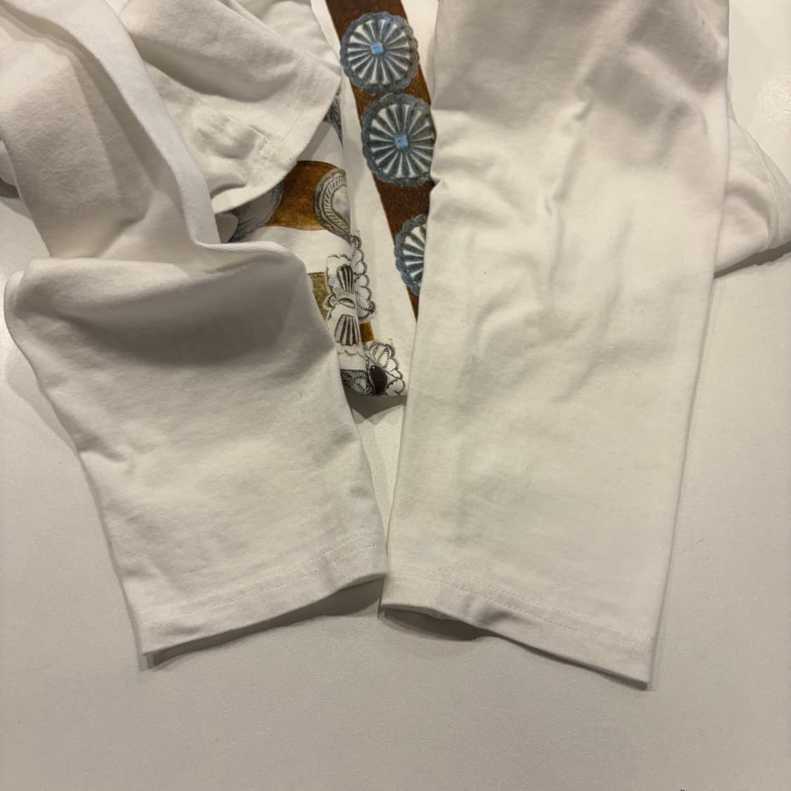 [4] 캐피탈 벨트 프린팅 긴팔 롱슬리브 티셔츠 화이트 C537 상품이미지6