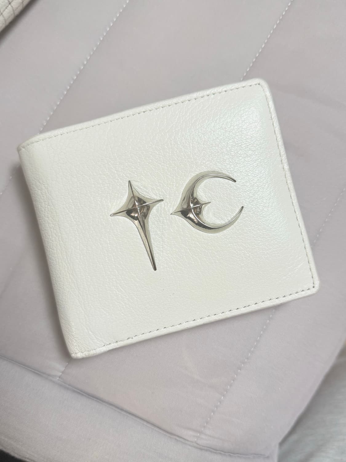 떠그클럽 지갑 판매합니다. 상품이미지1