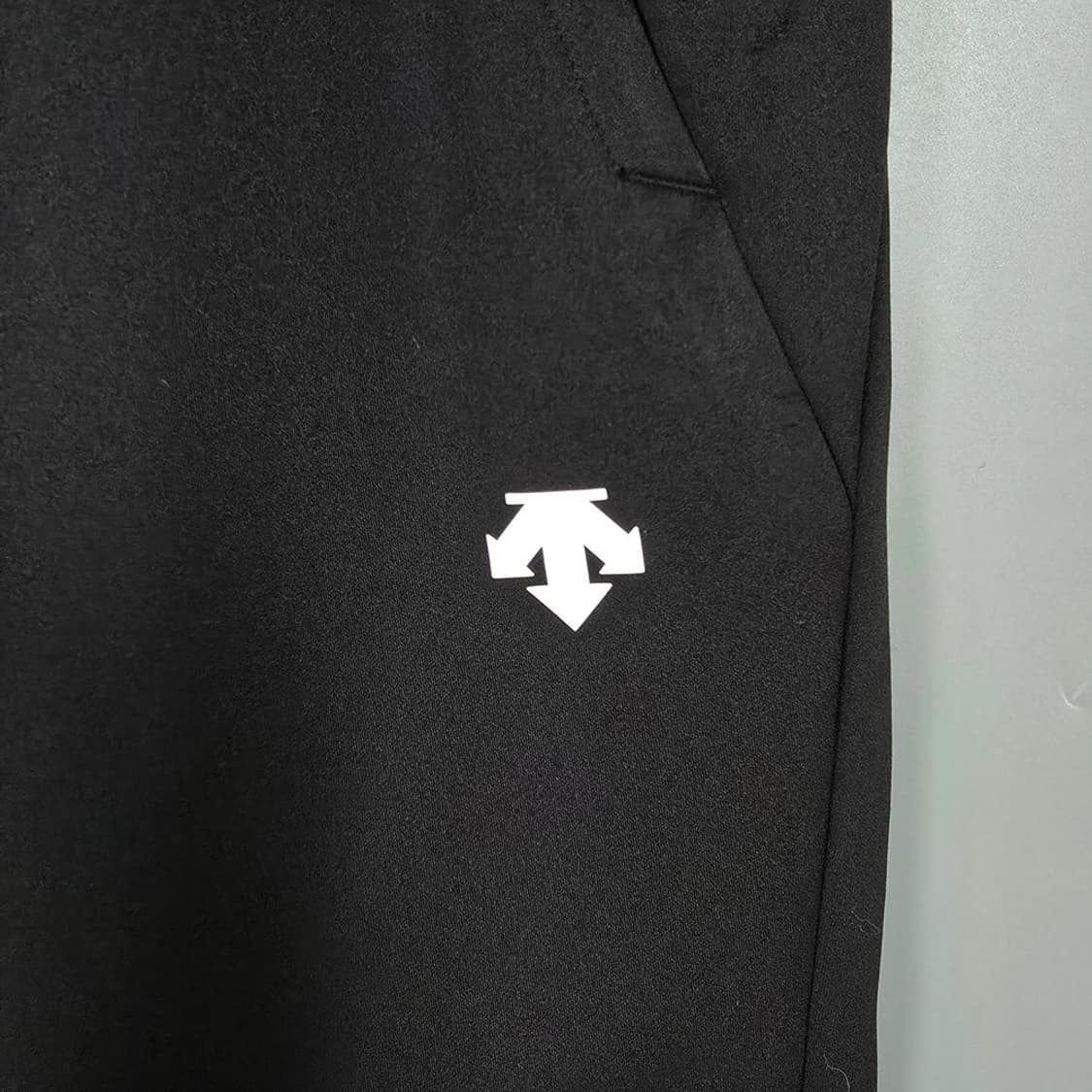 남성용 데상트 DESCENTE 블랙 트레이닝 팬츠 M(85) 상품이미지3