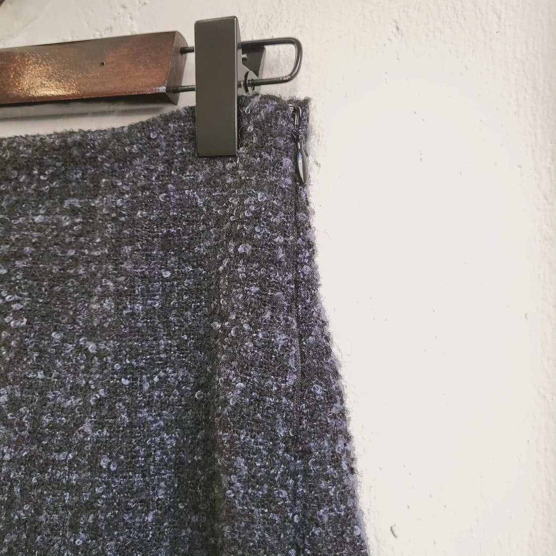 (새상품) GU 네이비 부클 슬릿 밴딩스커트 상품이미지4