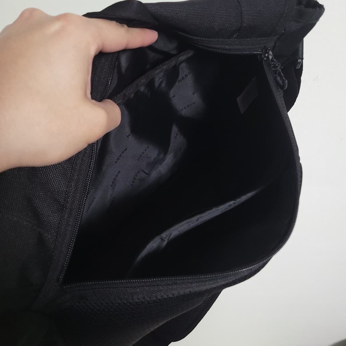 NERDY 널디 블랙 메신저백 가방 크로스백 상품이미지5