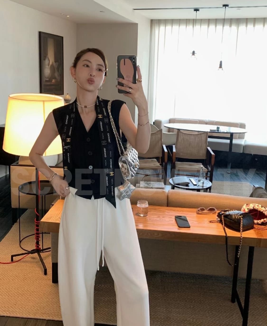 샤넬 뷰티 VIP 실버 메탈 크로스백 파우치 및 스타 코인 퍼스 세트 상품이미지3