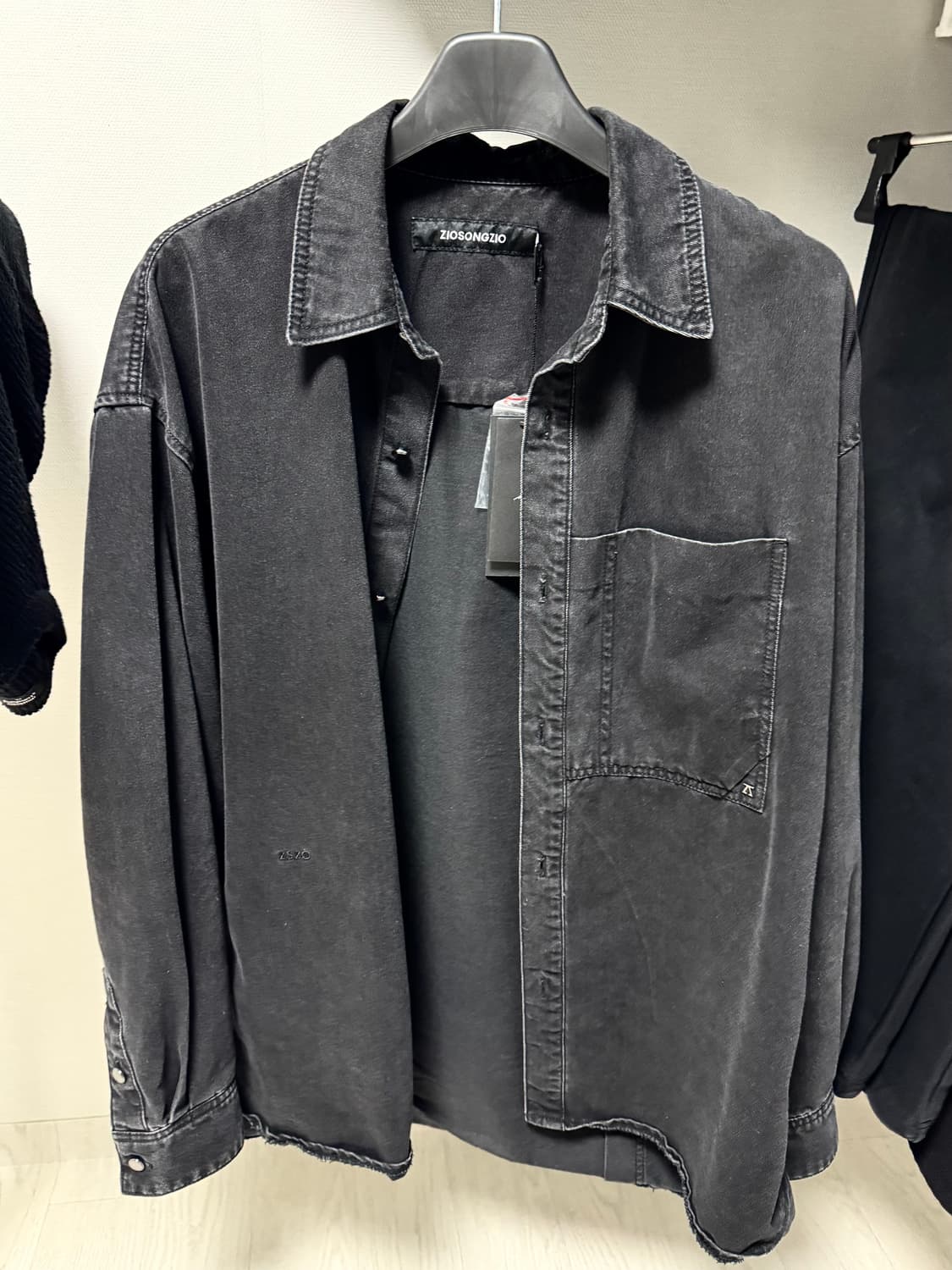 지오송지오 오버핏 블랙 데님 셔츠 100 팝니다 상품이미지1