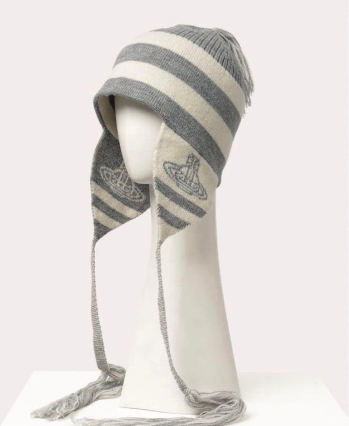 비비안웨스트우드 이어플랩 비니 아이보리 그레이 상품이미지1