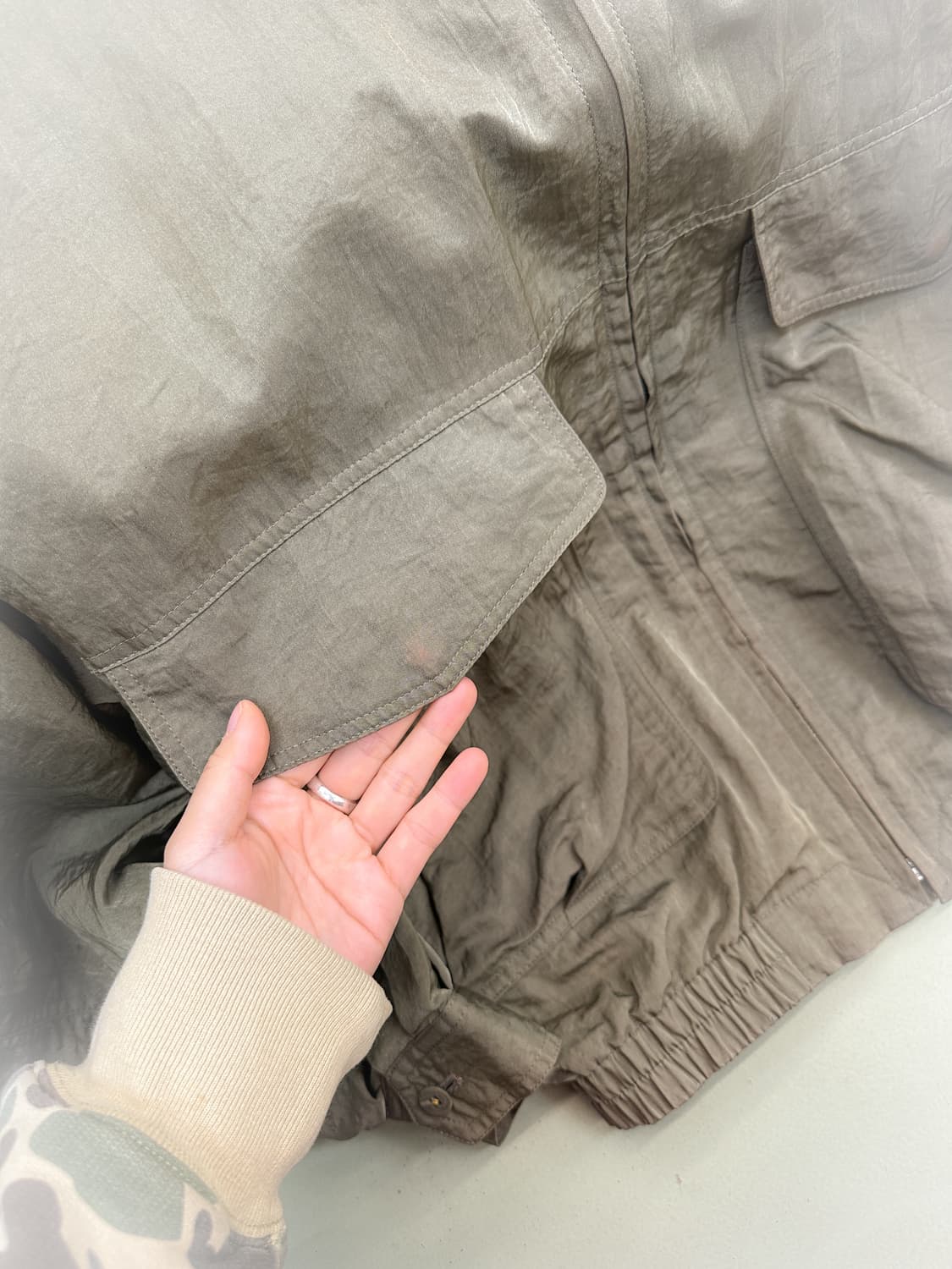 silky khaki bomber jacket 상품이미지6