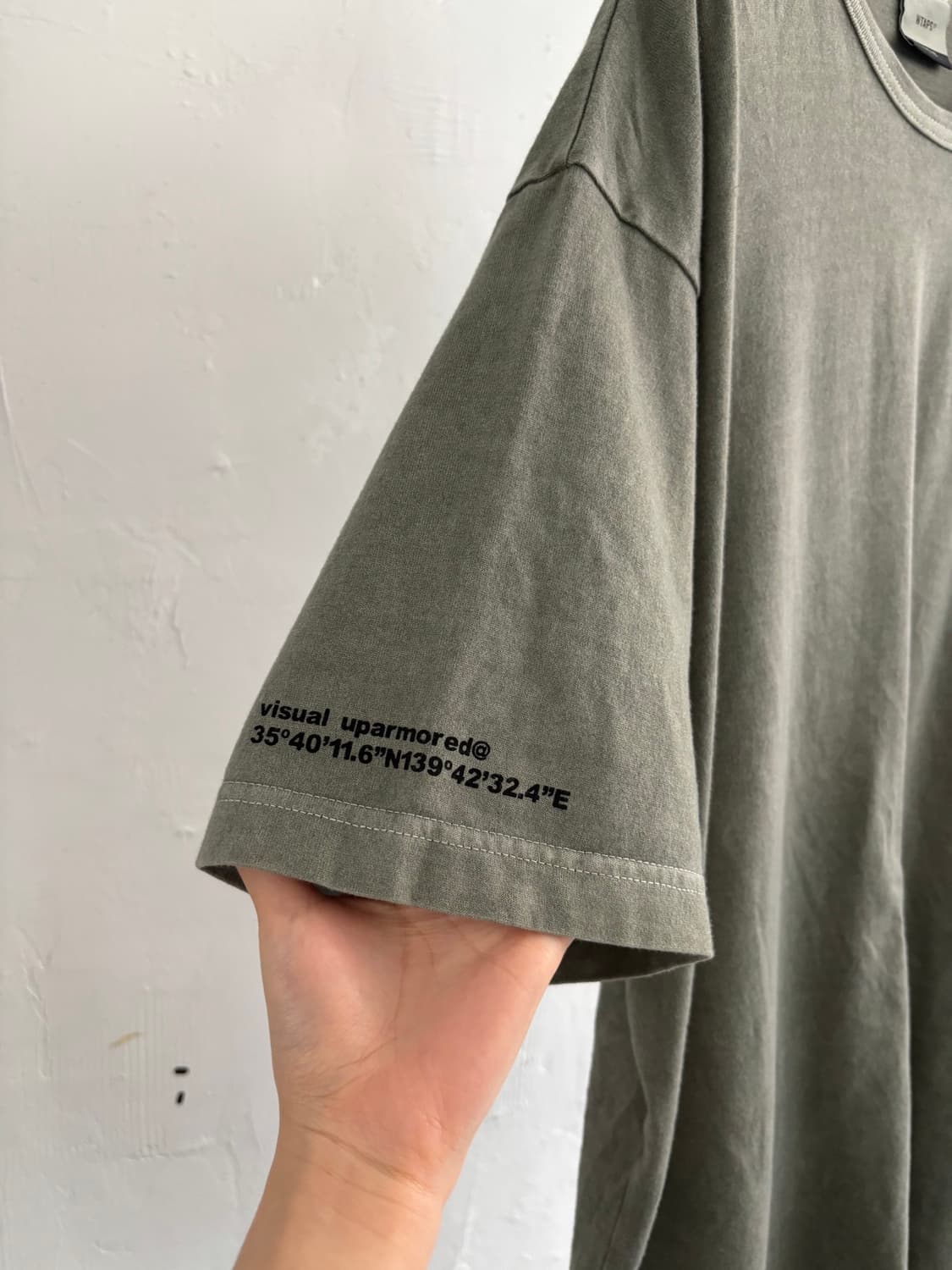 WTAPS 더블탭스 올리브 Sign-OD 피그먼트 다이드 반팔 티셔츠  상품이미지4