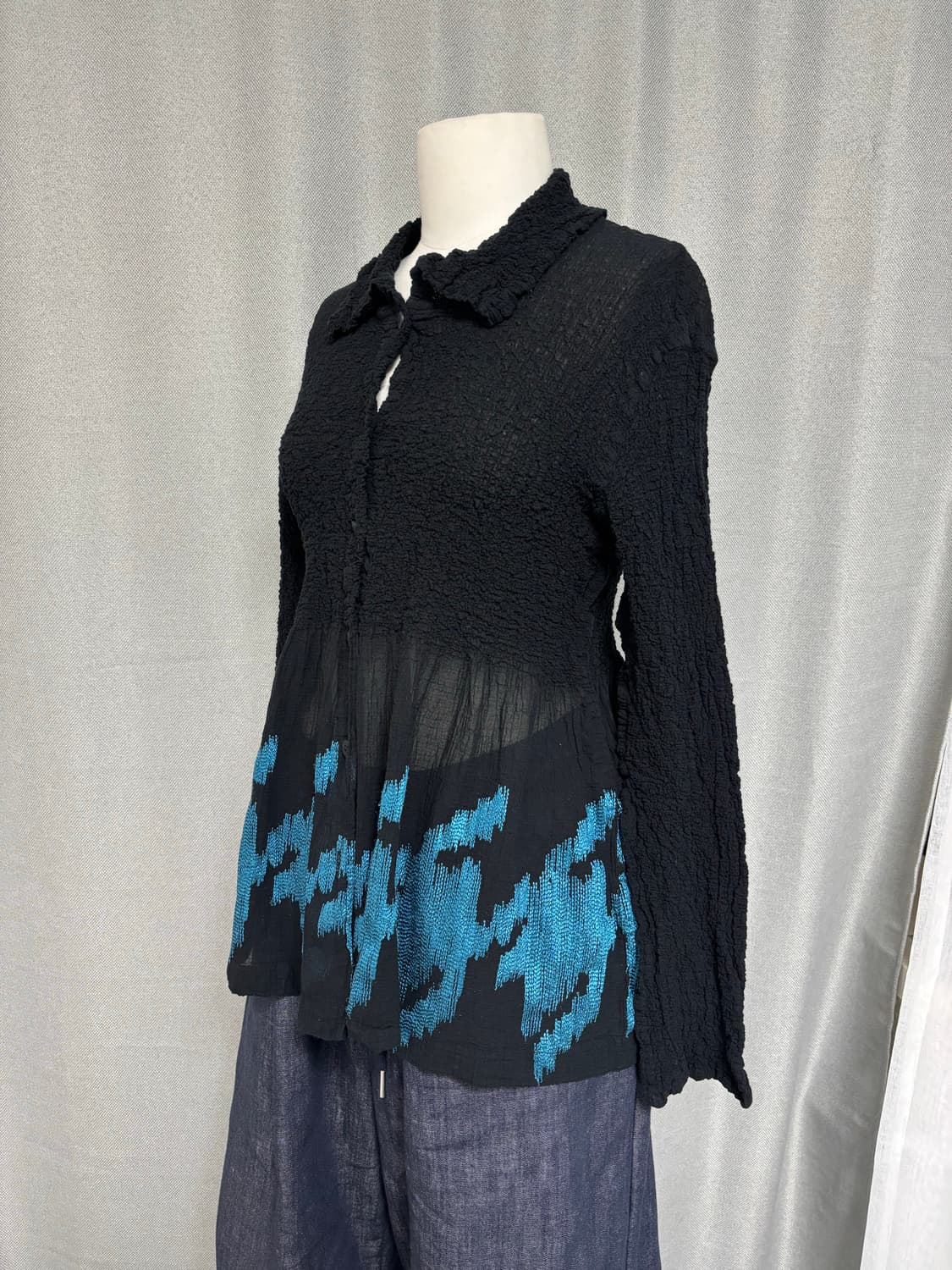 쫀득 크링클 밑단 에메랄드 자수 버튼업 가디건 상품이미지8