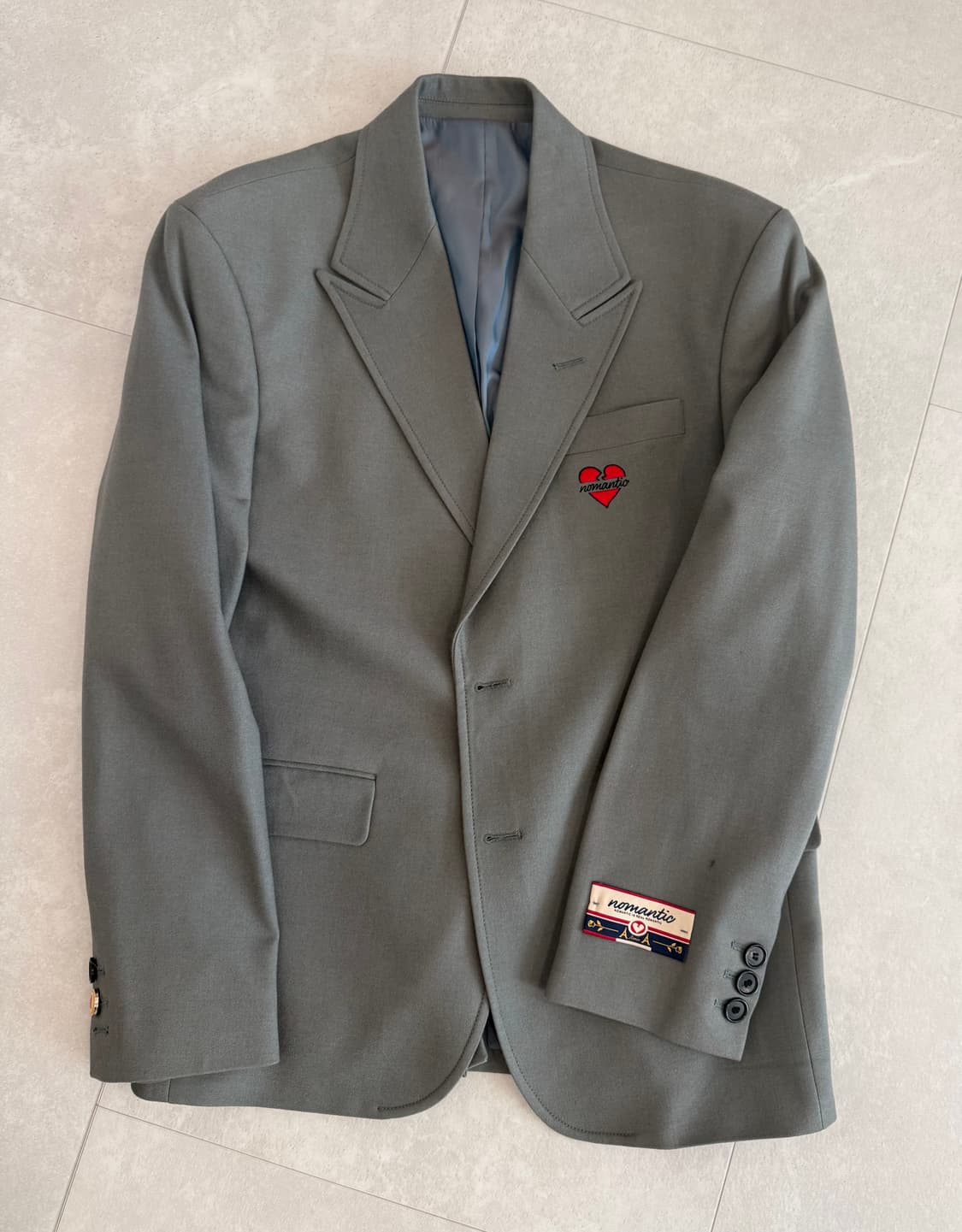 비욘드클로젯 노맨틱 아모레 피크드 라펠 자켓 토파즈 상품이미지1