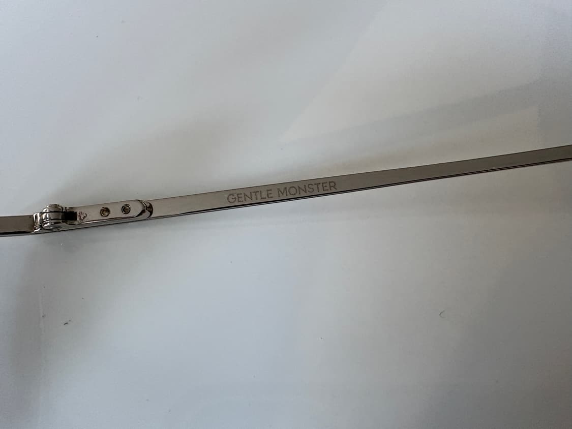 젠틀몬스터 리버티 Liberty Col.02 은색 안경테 상품이미지6