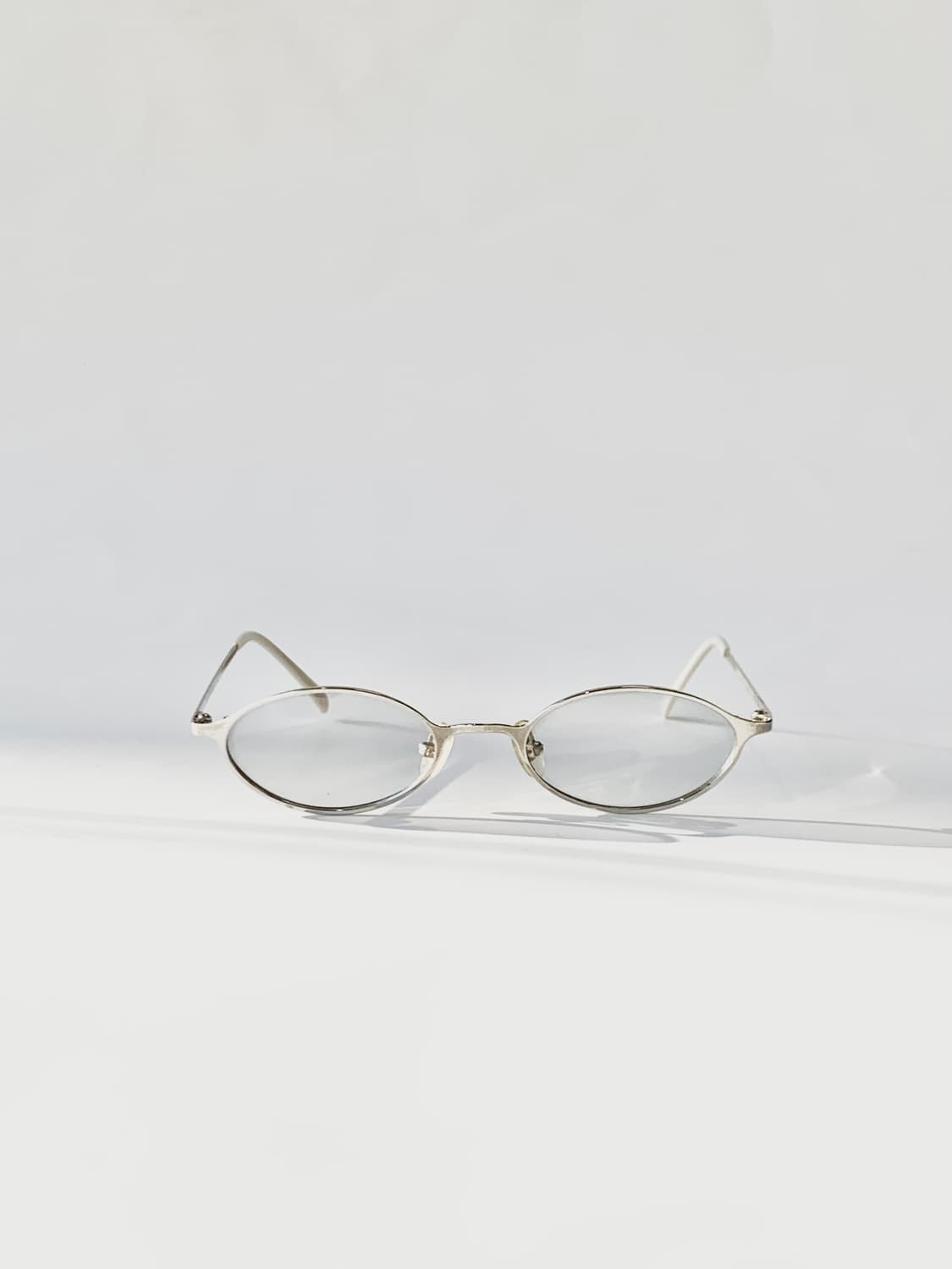 [픽키-487] 실버 틴 컬러 미니멀 메탈 오벌 안경 경량 미니멀 상품이미지2
