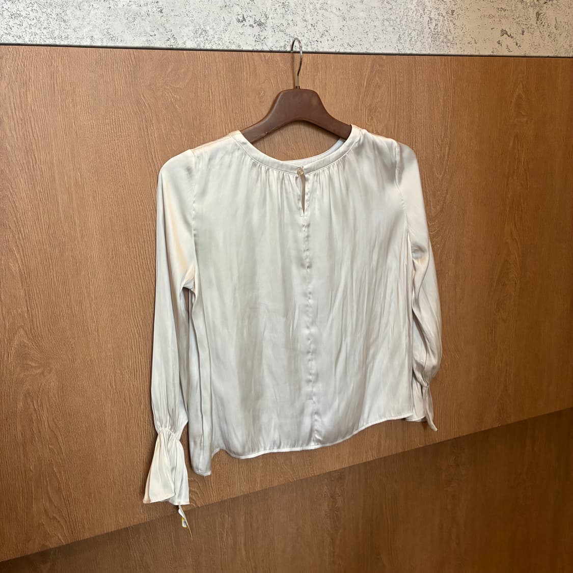 빈티지 실크 롱슬리브 블라우스 플레어 커프스 라운드넥 아이보리 k66 상품이미지2