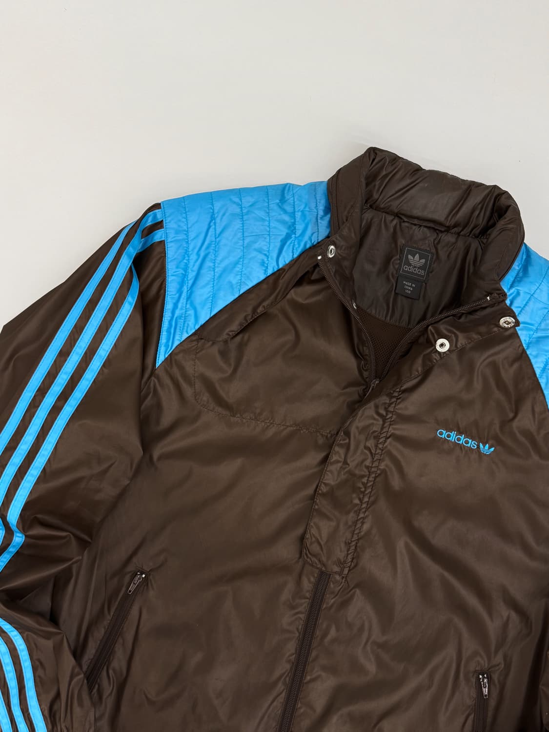 아디다스 00‘s 루즈핏 딥브라운 레이싱 바람막이 자켓 상품이미지3