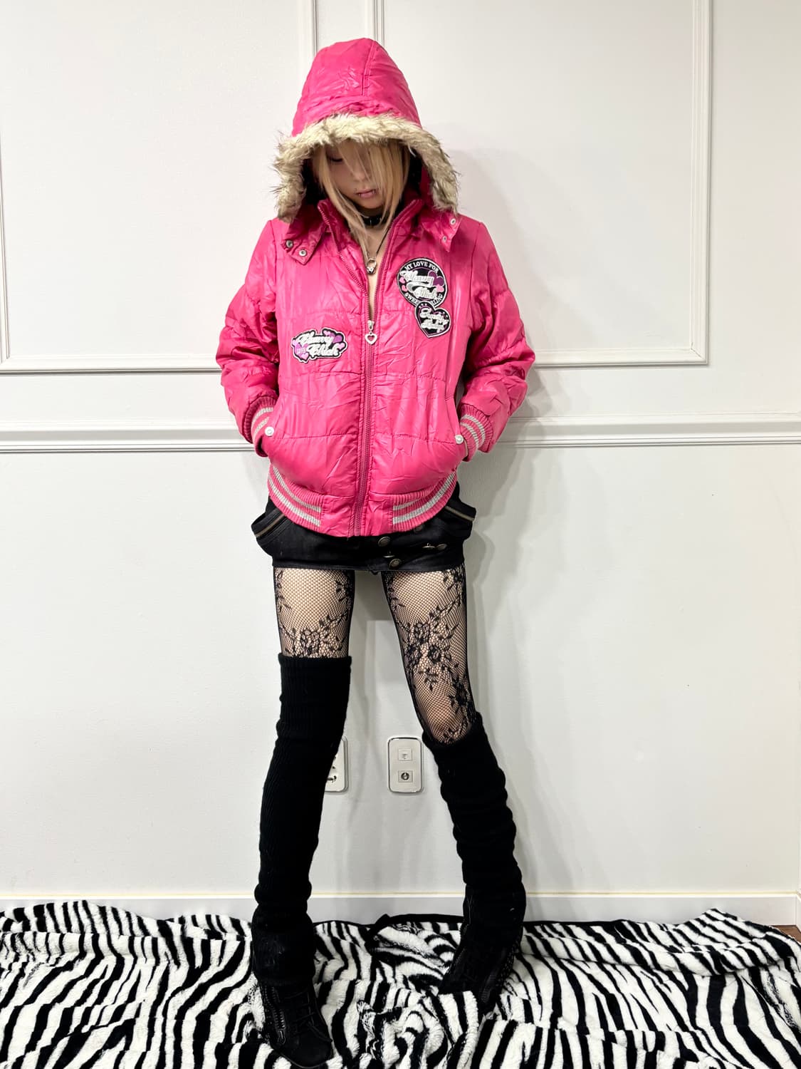 GAL Patch Detail Pink Fur Padding 상품이미지4