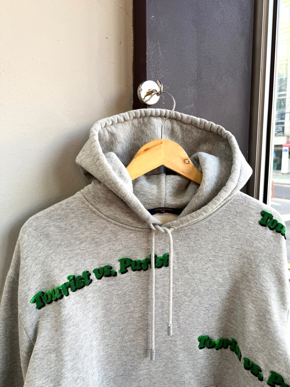 L/ 루이비통 투어리스트 vs. Purist 런웨이 후드티 상품이미지6