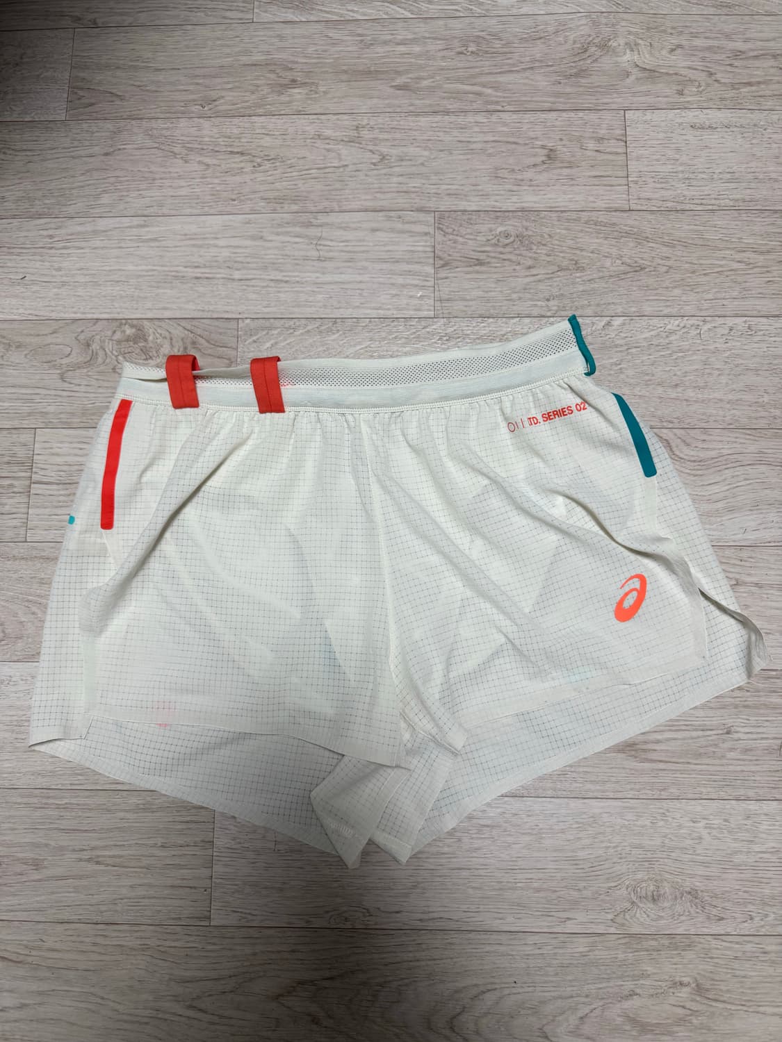 아식스 메타런 싱글렛&후지트레일쇼츠 팝니다. 상품이미지5