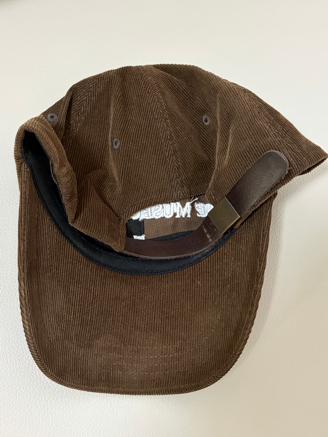 더뮤지엄비지터 볼캡 상품이미지2