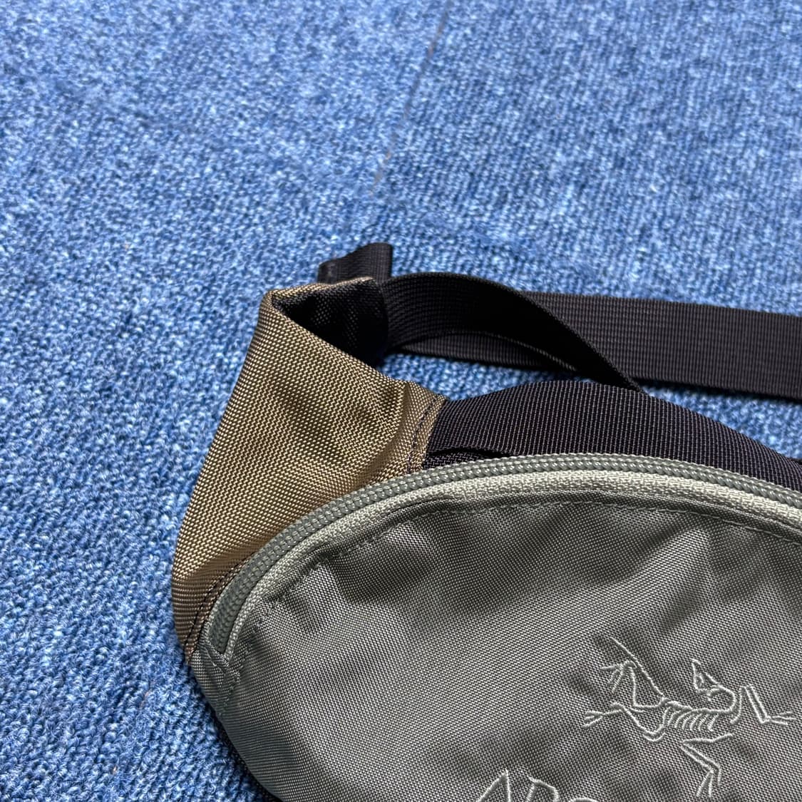 아크테릭스 x 빔즈 콜라보 힙색 미니백 상품이미지5