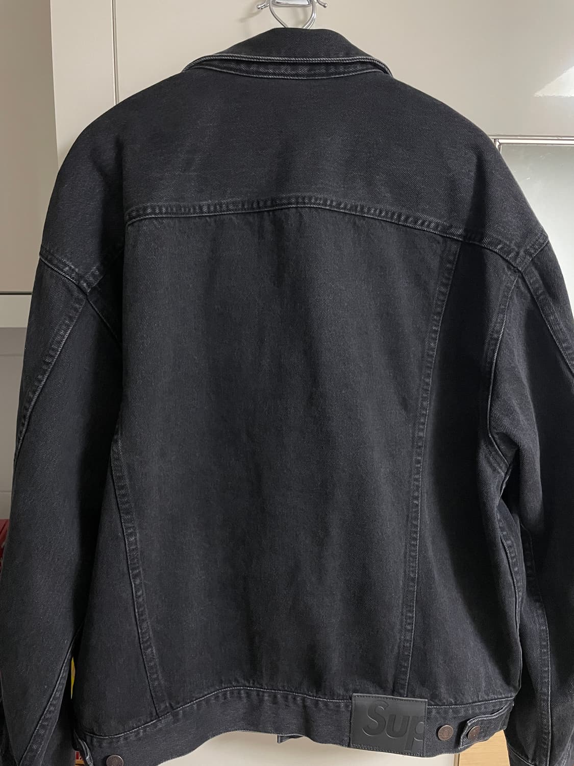 슈프림 Supreme 블랙 데님 트러커 자켓 L 새상품 상품이미지4