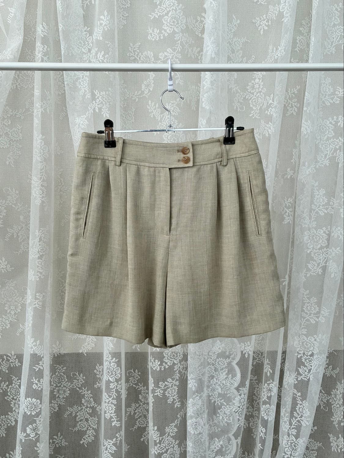 M) 프론트로우 투핀턱 반바지 베이지 상품이미지1