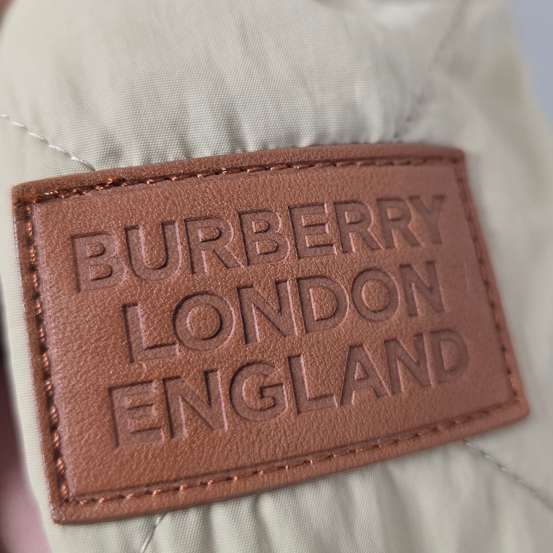 버버리 여성 퀼팅 자켓 xxs사이즈 판매 상품이미지2